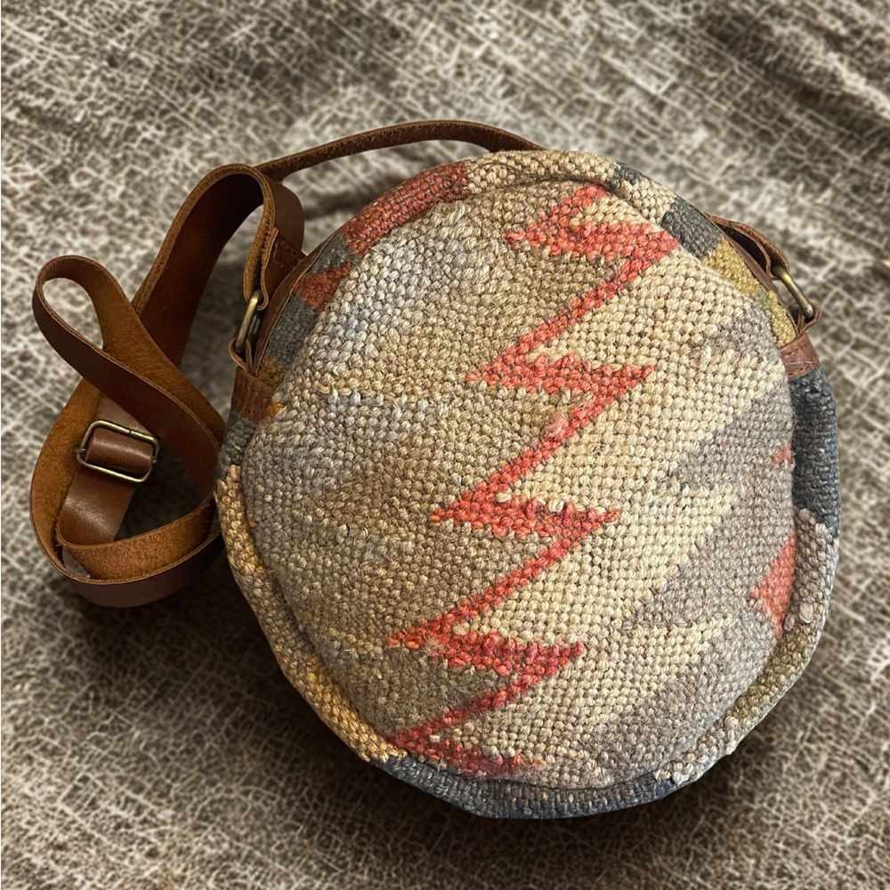 Round Woven Crossbody Bag with Zigzag Pattern